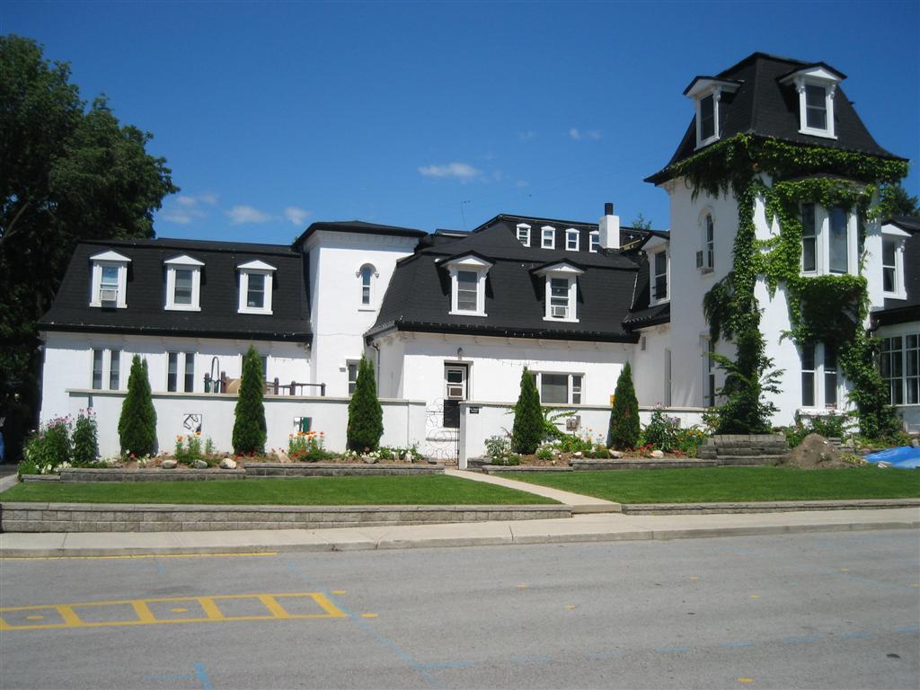 MacLachlan College